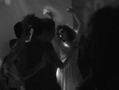 Fotograma de 'Dance & Disco', video documental de la instalación.