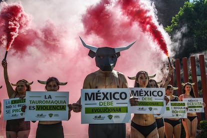 Una manifestación en contra de las corridas de toros, en Ciudad de México, en una imagen de archivo.