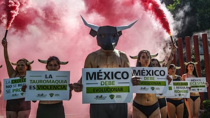 Una manifestación en contra de las corridas de toros, en Ciudad de México, en una imagen de archivo.