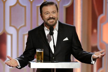 Ricky Gervais ha presentado en varias ocasiones la ceremonia sin despegarse de su inseparable cerveza.