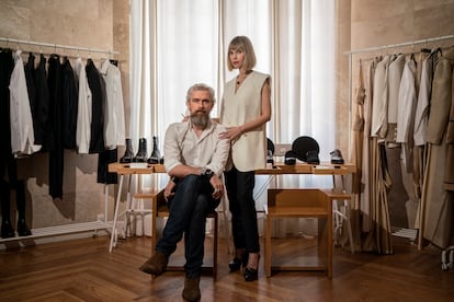 Sergio Lázaro y Verónica Abián, diseñadores de Otrura, en su estudio de Madrid a principios de julio.