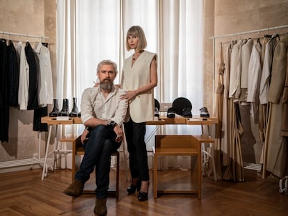 Sergio Lázaro y Verónica Abián, diseñadores de Otrura, en su estudio de Madrid a principios de julio.