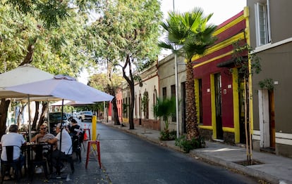 Calle del residencial y patrimonial barrio Yungay, en Santiago de Chile.