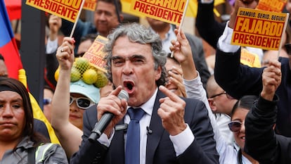 Más petróleo y un ingreso universal: el programa de Fajardo busca un punto medio entre Uribe y Petro