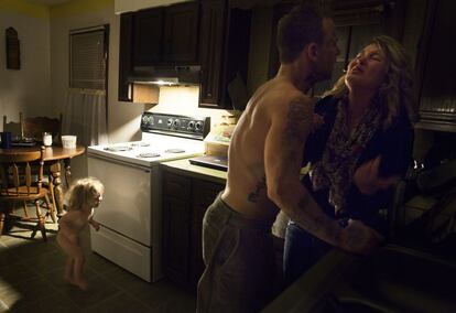 Escena de violencia doméstica en una familia de EE.UU. objeto del reportaje.