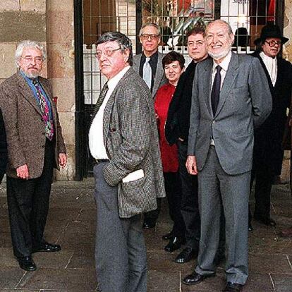 José María Álvarez, a la izquierda, con otros poetas en Barcelona.