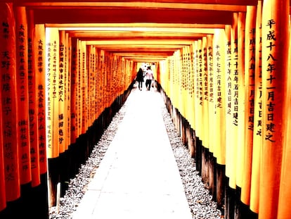 Fushimi-Inari, el Templo de las Mil Puertas, a 15 minutos en tren de Kioto (Japón).