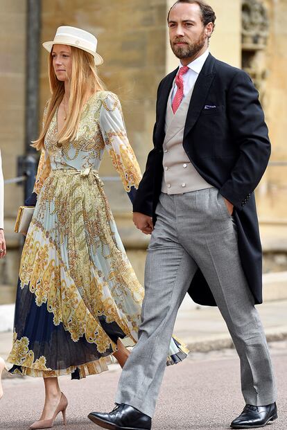 James Middleton y Alizee Thevenet, de H&M, en la boda de Lady Gabrielle Windsor.