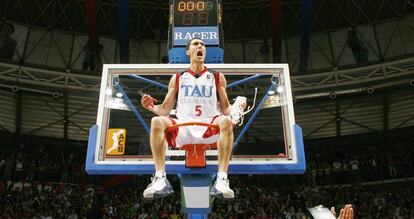 Pablo Prigioni celebra la Liga en 2008.