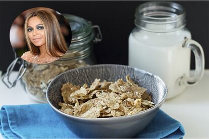 <br><b>Desayuno</b><br> "Siempre desayuno huevos revueltos con un zumo de verdudras o leche baja en grasa con cereales", contó la cantante a la revista <i>Shape</i>. <br><br><b>Valoración</b><br> En lugar del zumo vegetal se recomendaría consumir las hortalizas frescas y enteras, pero no parece que vaya a producir problemas de salud. <br><br><b>Los mitos del zumo de vegetal</b><br> Son muchos los famosos que abanderan la moda del zumo de frutas y verduras como estandarte de una vida saludable. Pero no se deje engañar por las supuestas propiedades maravillosas que se atribuyen a estas bebidas vegetales: <a href="https://elpais.com/elpais/2014/06/16/buenavida/1402914859_164601.html" target="_blank">ni le ayudarán a perder peso, ni a mantenerse hidratado, ni a <i>limpiar</i> su organismo</a>. La proliferación de estos brebajes, según los especialistas, se debe al negocio que generan. "Quizá una ensalada de tomate o un plátano no sean tan <i>cool</i>. Es más difícil sacar dinero de ellos", contó a BuenaVida Virginia Gómez, dietista-nutricionista autónoma del centro valenciano Nutrigandia.