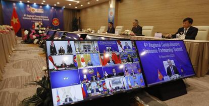 Videoconferencia para la firma del tratado de constitución de la RCEP, la mayor alianza de libre comercio del mundo.