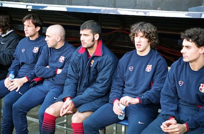 De la Peña, en su segunda etapa azulgrana en 2001. Junto a él están Alfonso, Guardiola, Puyol y Dani.