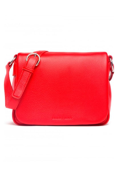 Bolso bandolera en color rojo de Bimba & Lola (178 euros).