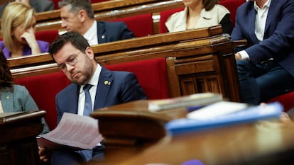 El presidente de la Generalitat, Pere Aragonès, durante el pleno del Parlament. EFE/Toni Albir