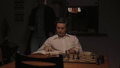 Fotograma de 'El caso Fischer' con Tobey Maguire.