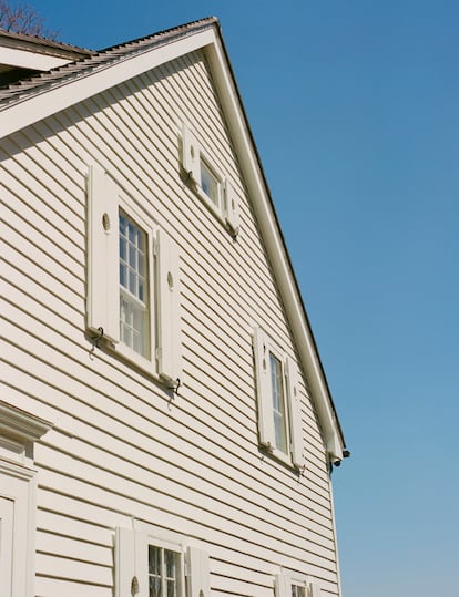 Ubicada a dos horas de Nueva York, en Roxbury, Connecticut, esta finca enamoró a Wes Gordon y Paul Arnhold cuando se puso a la venta en 2012, ya que estaba a escasos metros de la casa de infancia del segundo.