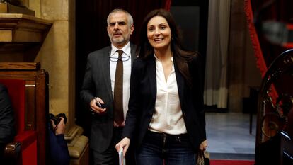 Los líderes de Ciudadanos, Lorena Roldán y Carlos Carrizosa, en el Parlament, en una imagen de archivo.