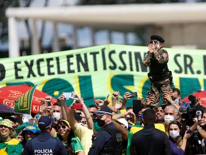 Apoiadores do presidente Jair Bolsonaro durante protesto no domingo, em Brasília.