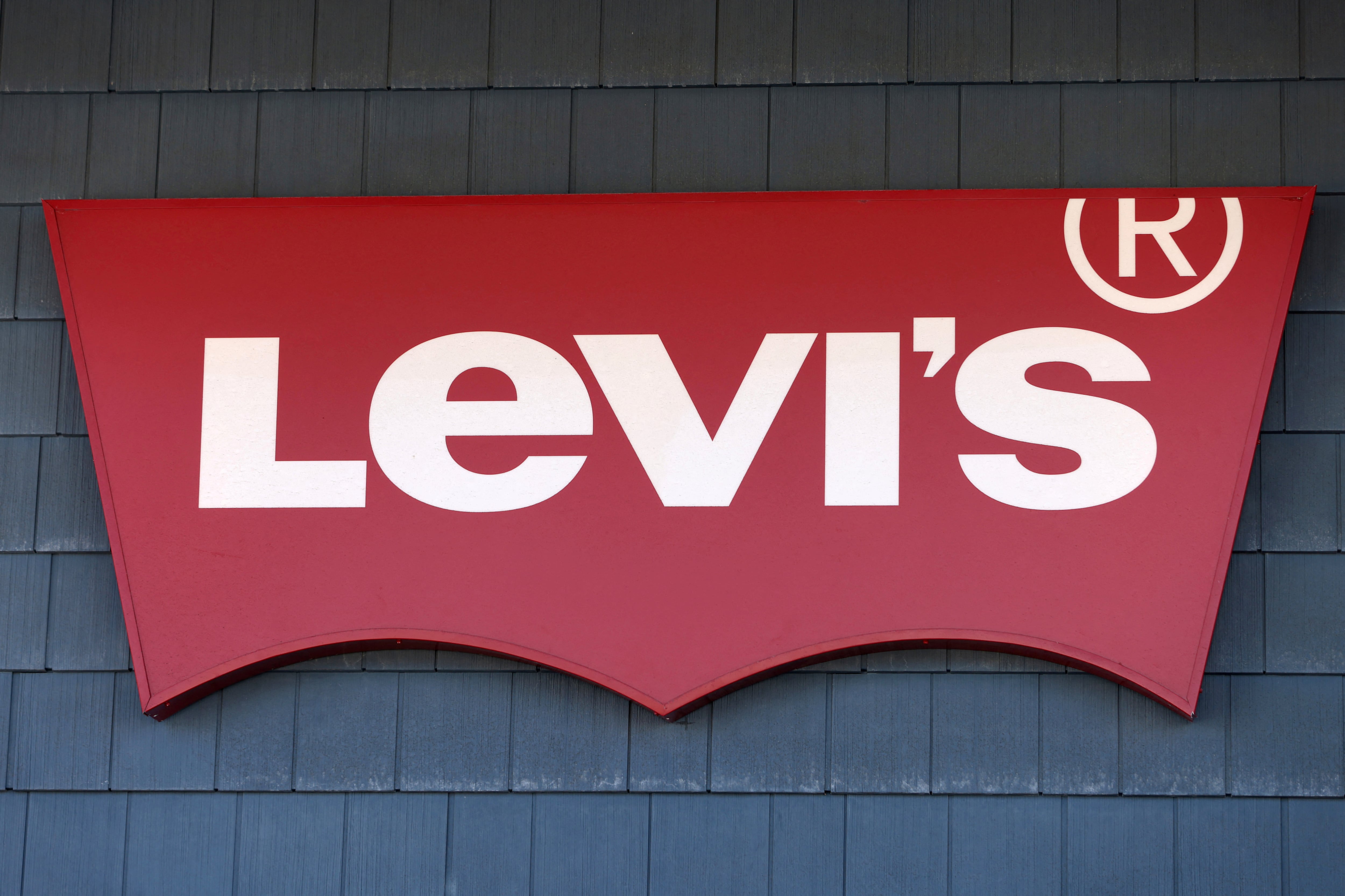 Levi Strauss contrata a Bank of America para vender su marca Dockers