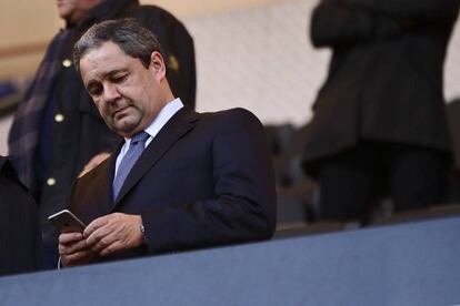 Tino Fernández, en el palco de Riazor.