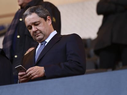 Tino Fernández, en el palco de Riazor.