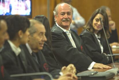 Fernando del Valle, principal acusado del caso, sonríe durante la lectura de la sentencia.