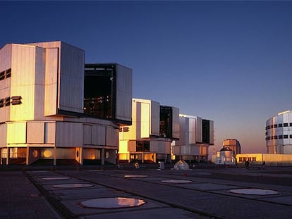 Observatorio de Paranal (Chile) con los cuatro telescopios VLT, de 8,2 metros de diámetro cada uno, del Observatorio Europeo Austral.