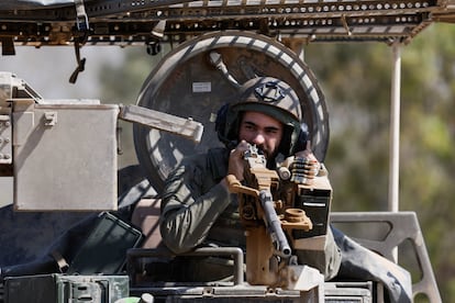 Soldado israelí, en la frontera de Israel y Gaza.