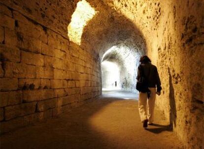 Una de las galerías del Teatro Romano de Cádiz.