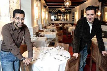 Karim Chauvin (izquierda) y Antoine Melon, en el restaurante Medina de Madrid.