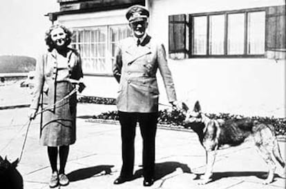Eva Braun y Adolf Hitler.