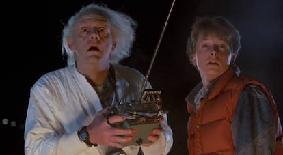 Doc y Marty McFly en una escena de la primera película de 'Regreso al futuro'.