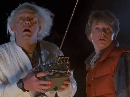 Doc y Marty McFly en una escena de la primera película de 'Regreso al futuro'.