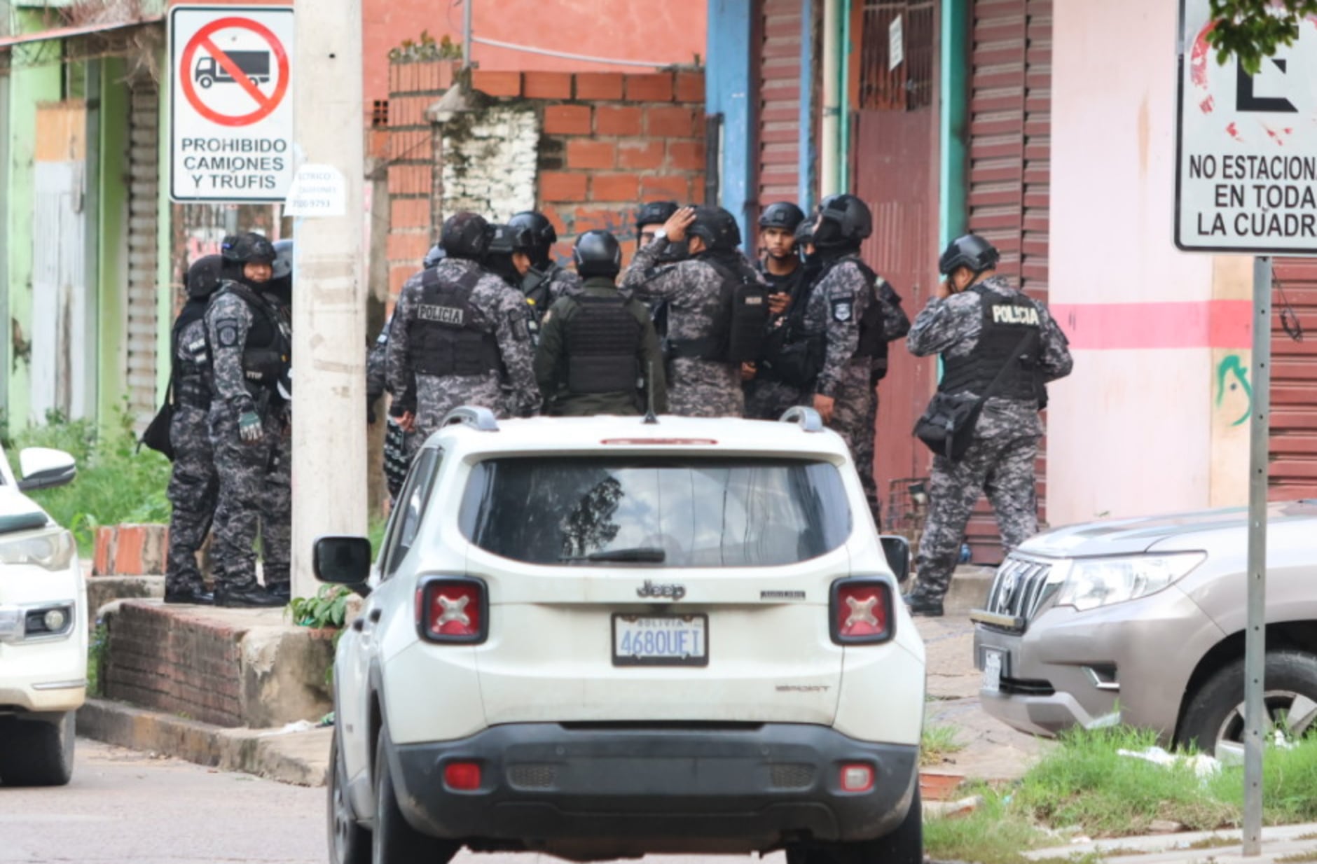 Policías bolivianos de alto rango detenidos e investigados por el presunto robo de millones de dólares a un narco