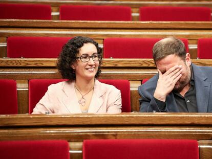 Marta Rovira y Oriol Junqueras, en el Parlament.