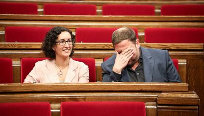 Marta Rovira y Oriol Junqueras, en el Parlament.