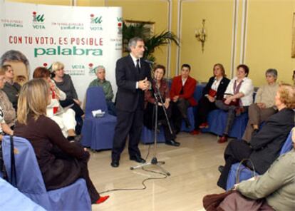 El Día de la Mujer Trabajadora ha sido el tema recurrente en los mítines políticos de hoy. El coordinador general de IU, Gaspar Llamazares, ha presentado en Madrid un plan para luchar contra la explotación de la mujer.