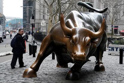 La icónica estatua del toro en Wall Street.