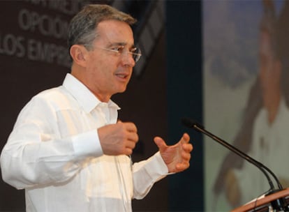 El presidente de Colombia, Álvaro Uribe, durante un discurso pronunciado el viernes en Cartagena.