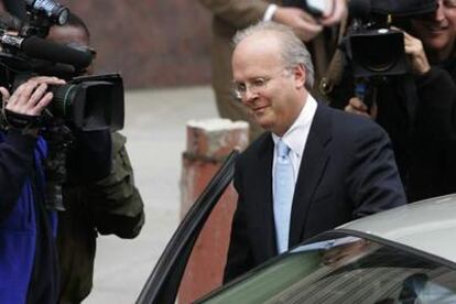 Karl Rove, a su salida del tribunal de Washington en el que ha declarado este miércoles sobre su implicación en el <i>caso Plame</i>.