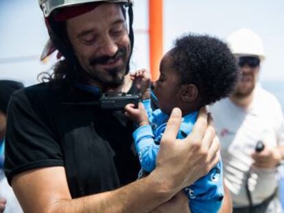 El barco humanitario había descartado anoche poder ir a España por la falta de suministros