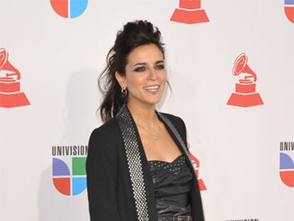 Bebe ya es madre. La cantante dio a luz a su primer hijo el pasado sábado y no ha querido revelar ningún dato sobre el niño. Bebe <a href="http://elpais-com.zproxy.org/articulo/agenda/Bebe/anuncia/espera/bebe/elpepigen/20091107elpepiage_1/Tes/" target="">anunció que estaba embarazada</a> de cinco meses en noviembre durante la entrega de los premios Grammy Latinos en Las Vegas. La intérprete, que hace unos días apareció en avanzado estado de gestación en la presentación de una campaña contra la violencia de género, mantiene una relación sentimental con Álvaro desde hace cinco años.