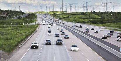 Tramo de la autopista 407 en el entorno de Toronto, Canadá.