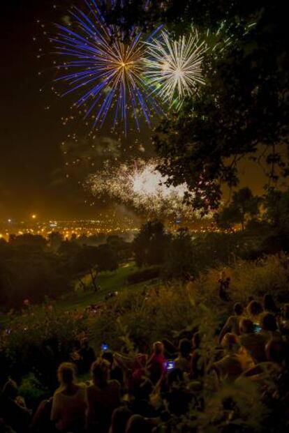 Fuegos artificiales desde el parque de Tierno Galván durante el cierre de la última edición de Veranos de la Villa.