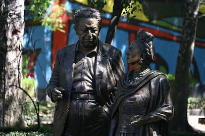 Estatua de Frida Kahlo y Diego Rivera, en el parque Frida Kahlo de Coyoacán.