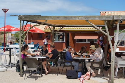 Metroloco, en la playa landesa de Tarnos, permanece abierto de mayo a octubre, con capacidad para unos 50 comensales