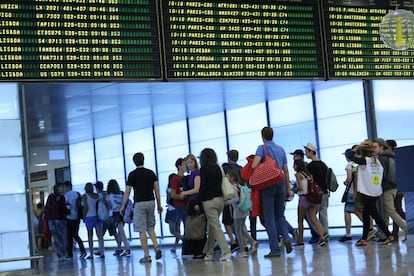 The number of Spaniards registering abroad has been growing year on year since 2009.