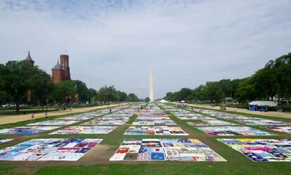 Imagen del Memorial AIDS Quilt que se expone durante la segunda jornada de la XIX Conferencia Internacional del sida en Washington.