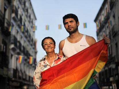 Vito Virtudes y Alejandro Alder en la plaza de Chueca.