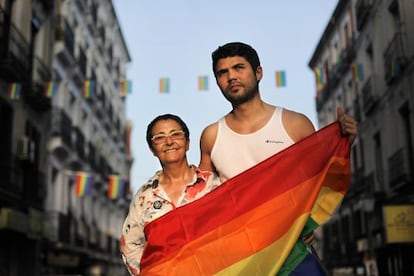 Vito Virtudes y Alejandro Alder en la plaza de Chueca.